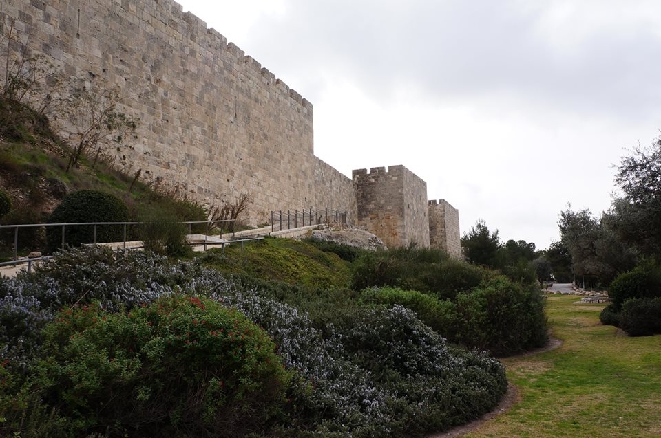 Vách Tường và Những Cổng Thành Giê-ru-sa-lem